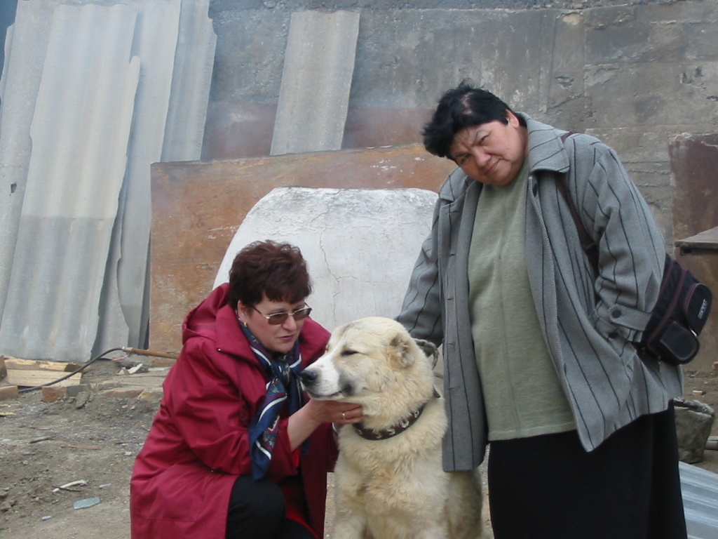 Людмила Рогинская и Фарида Болкунова. Поездка в Туркмению по приглашению клуба собаководства Куррикова для знакомства с поголовьем собак Туркмении. 2008 г. 