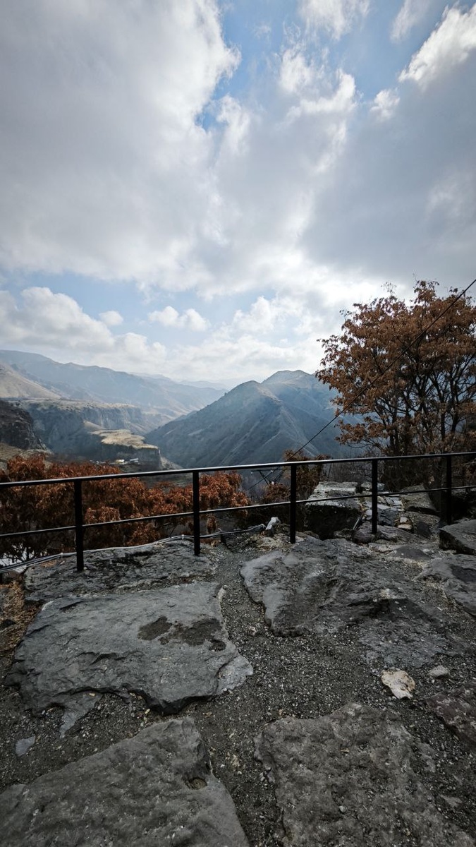 Большинство туристов видят только Ереван. Но настоящая Армения начинается за пределами столицы — там, где тишина, глубина и состояние, ради которого хочется ехать.