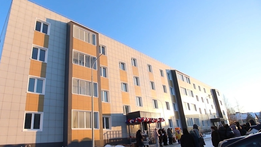    В Югре вручают ключи от новых квартир участникам СВО