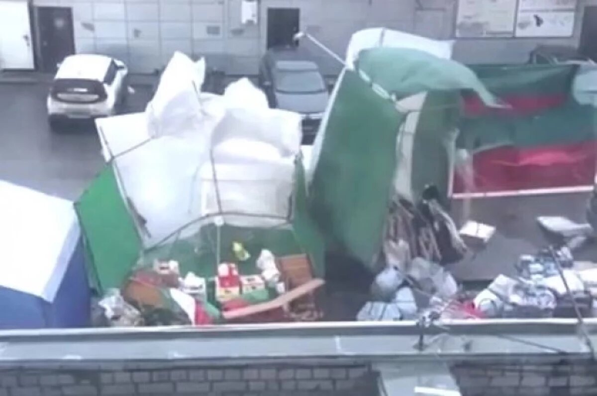    Ураган в Волгограде срывает крыши и оставляет районы области без света