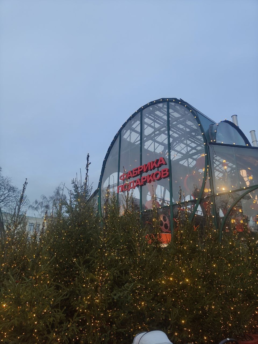 Внутри очень красиво. Посмотрите ->