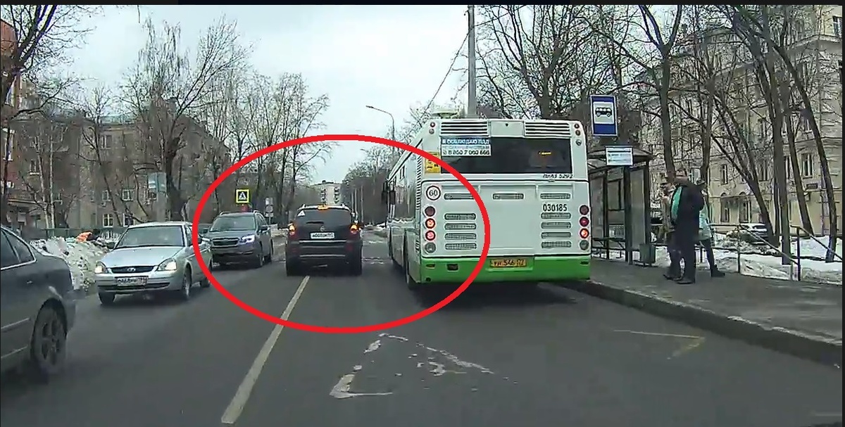Ловушка ПДД, которую можно избежать только нажав на тормоз: «Объехал автобус — попал под лишение»