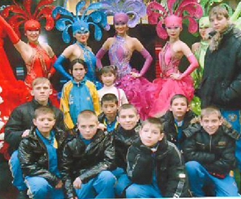 Книсс Виктор, 4-й слева