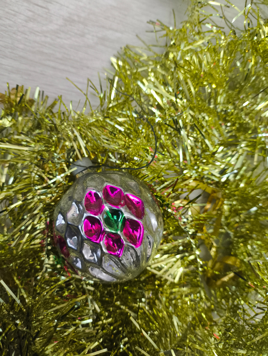 У кого-то были такие в детстве на ёлке?