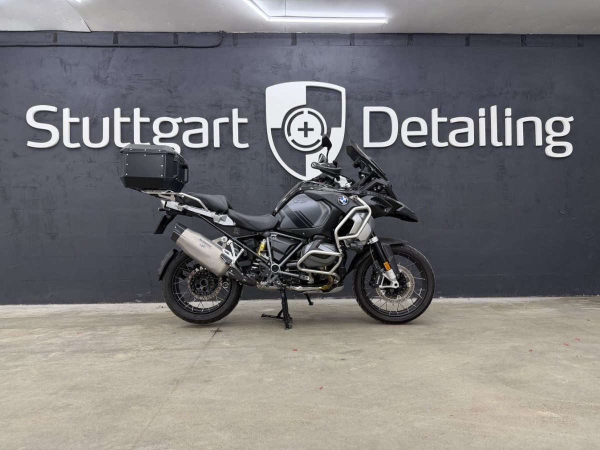 У нас собственный отдел детейлинга с изолированными боксами - выполняем профессиональную мойку и кузовной ремонт любой сложности (в том числе окрашивание кузова целиком или его элементов). Услуги детейлинга доступны для авто и мото любых брендов. 