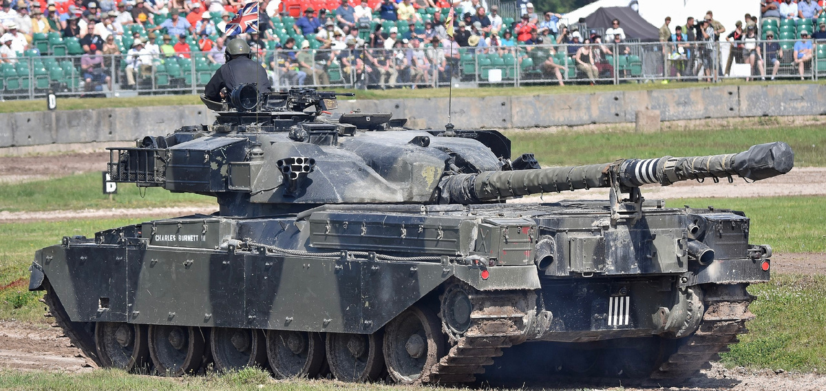 Танк на военном представлении 