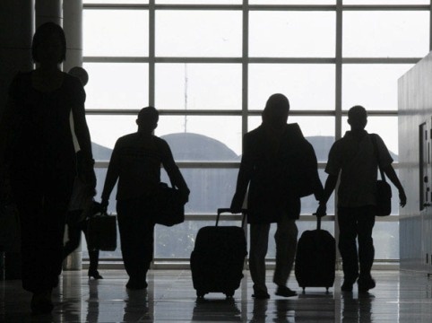 Что то наверное не так делают Власти раз люди уезжают из страны...