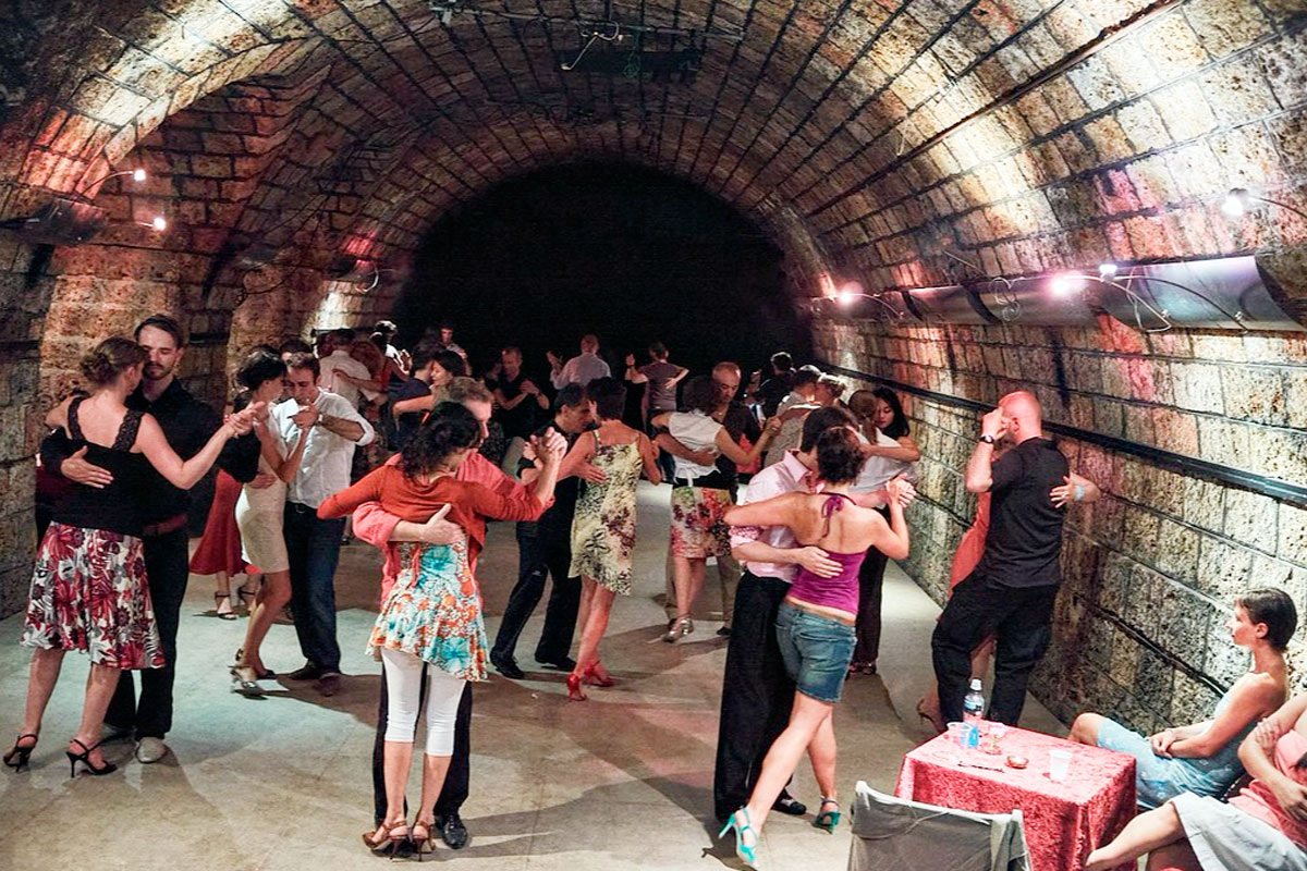 Мы больше не слепо доверяем себе. Мы начинаем понимать других людей, оценивая их надёжность