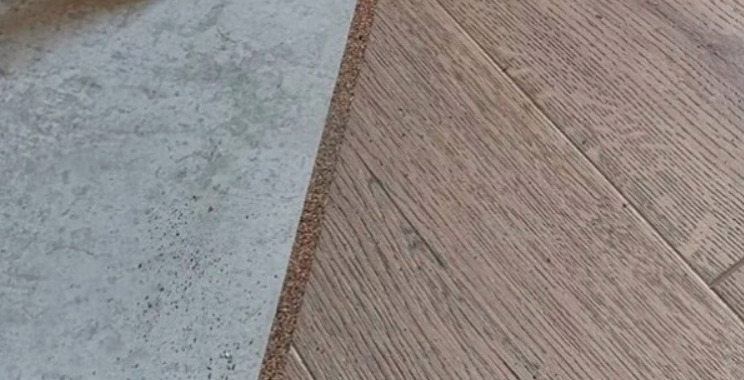 Стык с помощью пробковой вставки