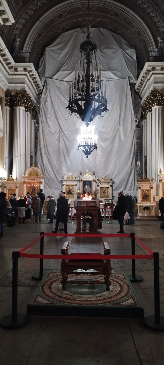 Внутри идет реконструкция