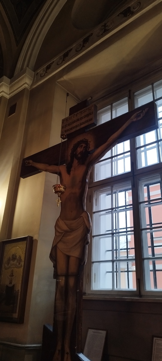 Возле Христа проводили какой-то обряд, мы немного застали. 