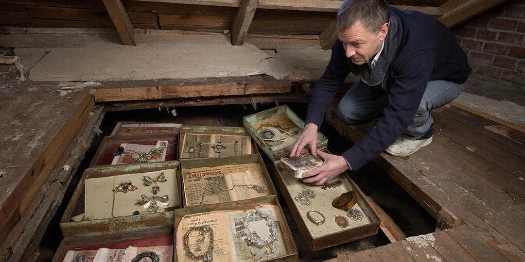 Рабочие вскрыли перекрытия: Внутри оказался клад Фаберже. Дом на Солянке скрывал тайник почти 100 лет