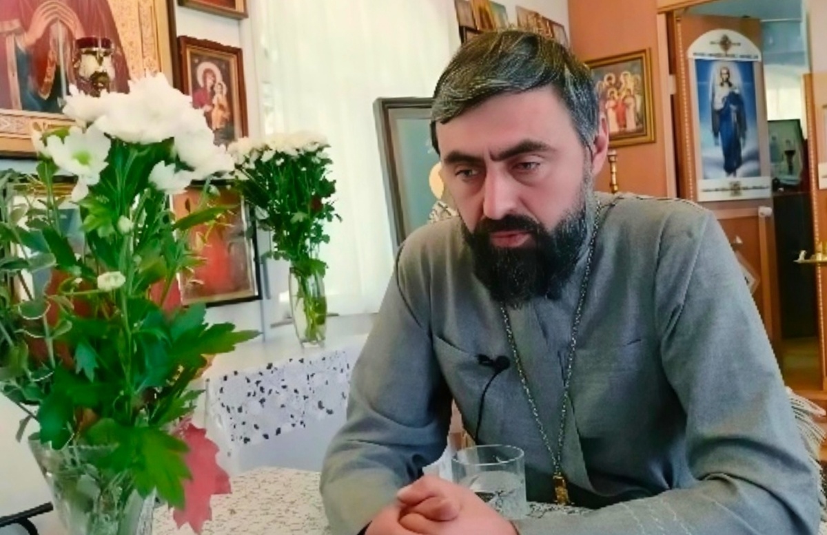 Александр Проченко — протоиерей, настоятель храма Преображения Господня (г. Киев), магистр богословия.