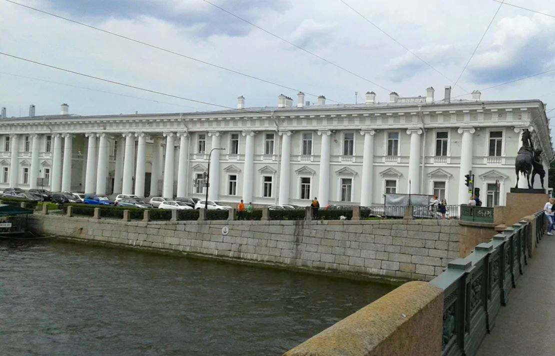 Аничков дворец, вид с Аничкого моста. Фото: Яндекс карты