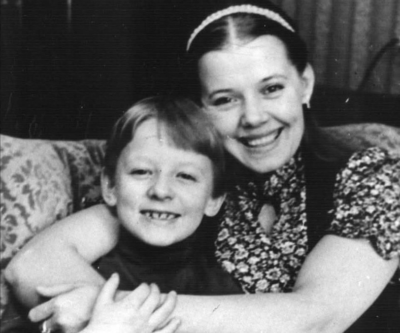 На фото автора: Такими маму и сына я запечатлел в мае 1981-го.