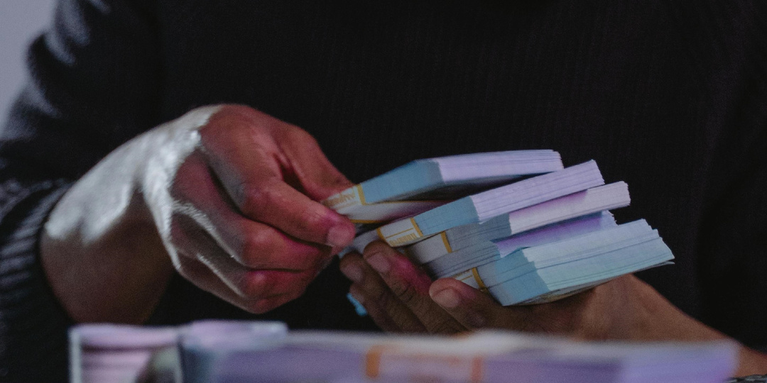 Почему на одной и той же вахте один получает 250 000, а другой — 150 000