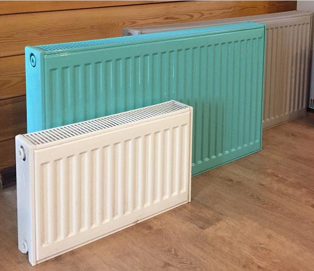 Бирюзовый - на любителя... Но кроме белых вполне доступны чёрные и серебристые.