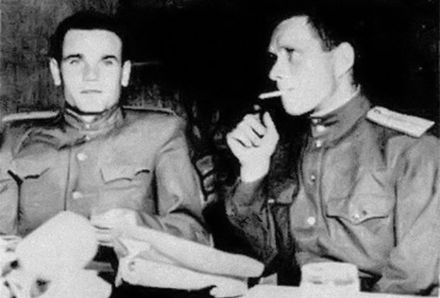 На снимке: перебежчики Бррзов и Пирогов.