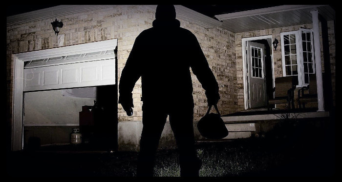 — Звезды предсказали, что ты скоро покинешь нашу семью! — зловещим голосом сказала свекровь... Молодая женщина застыла в шоке… (4/8)