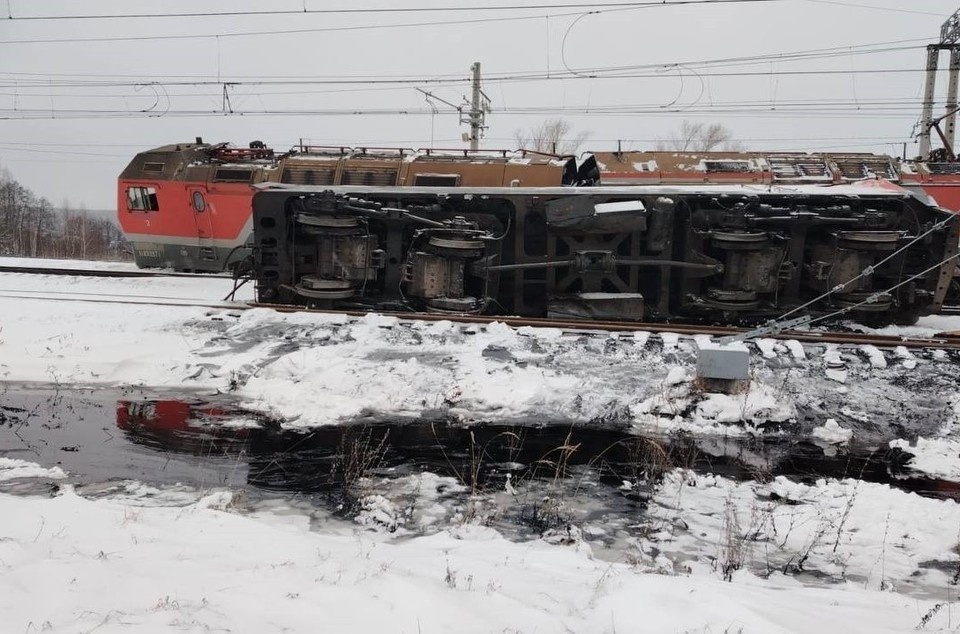    В результате ЧП произошла утечка груза из цистерн. Фото: Приволжская транспортная прокуратура