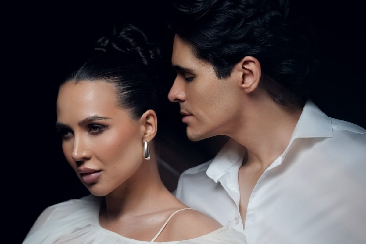     Беременную Лерчек с обнаженным животом снял ее жених-иностранец