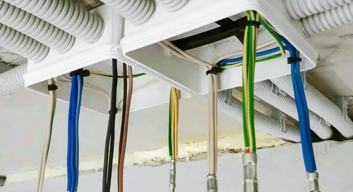 Опрессовка проводов гильзами.