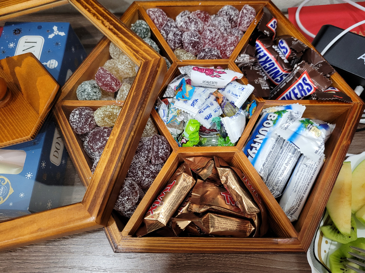 Я её назвала конфетницей. 😅