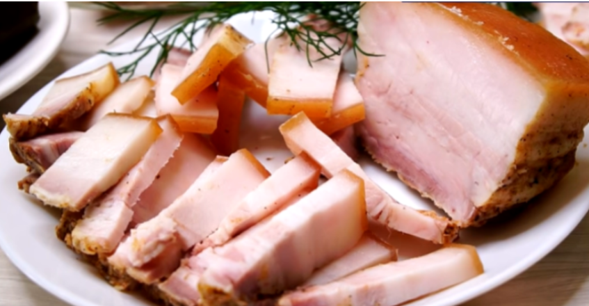 Приспособилась готовить сало в пакете: Получается вкуснее чем в рассоле и посуда не нужна, без варки, жарки, переворачивания...