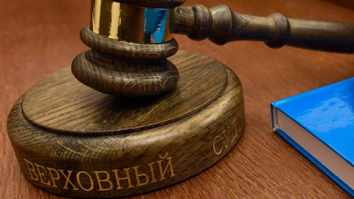 Наличие у супруга доходов не является основанием для отказа в признании его иждивенцем