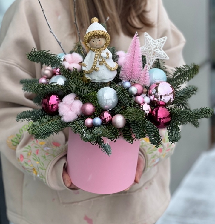 Наши девочки продолжают делать новогодние комплзиции