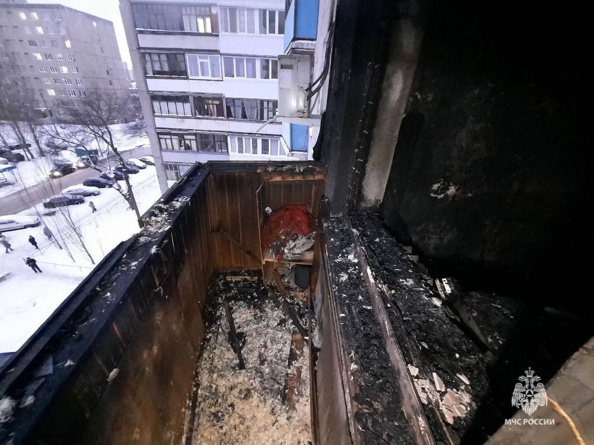    В Уфе из загоревшегося многоквартирного дома спасли 20 человек