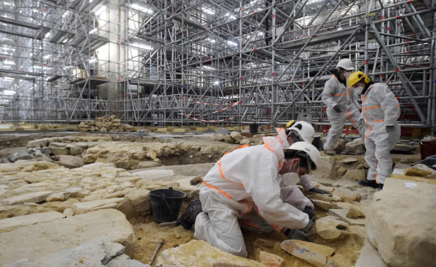 Рабочие вскрыли пол — и он оказался братской могилой элиты