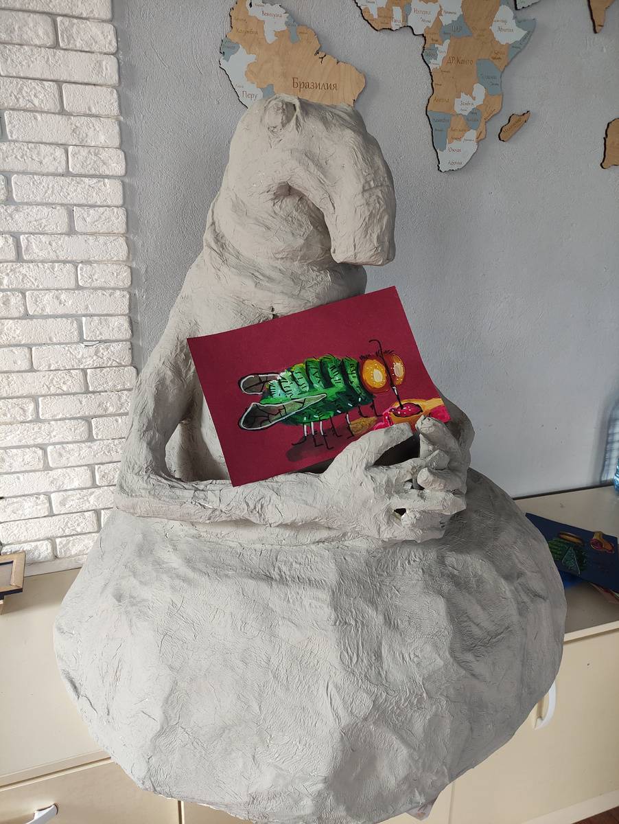 Ждун из папье-маше ждёт, когда я реализую свои планы, а не вот эту вот муху на варенье