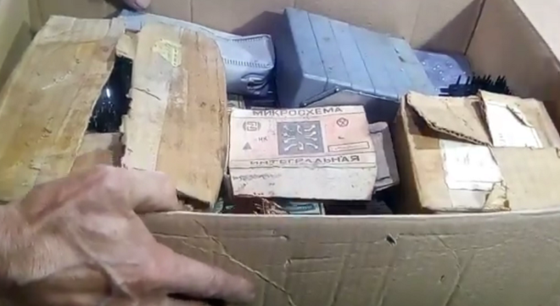 Новогодний подарок радиолюбителю: подробный разбор коробки с деталями