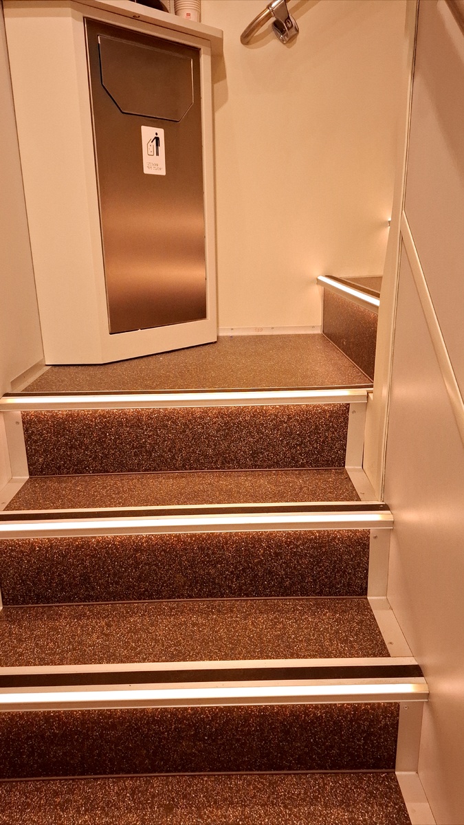 Ступеньки на второй этаж поезда