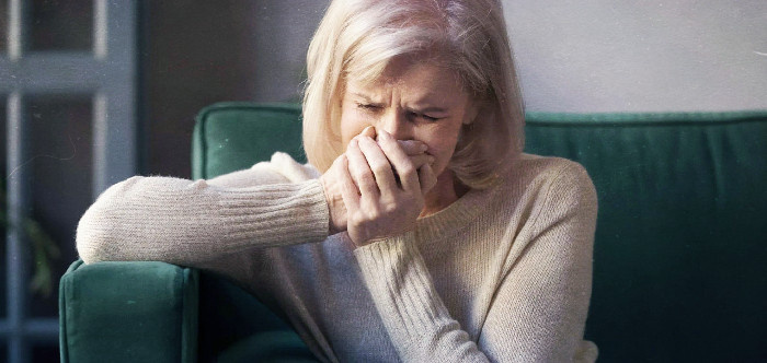 — Бросила мать-старуху в глуши, в город укатила. Бессовестная!