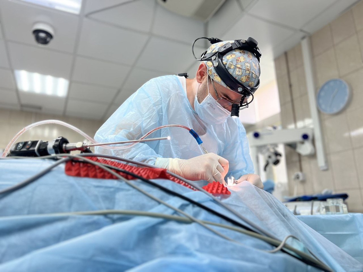 На фото ведущий оториноларинголог Клиники уха, горла и носа Васильев Алексей Николаевич