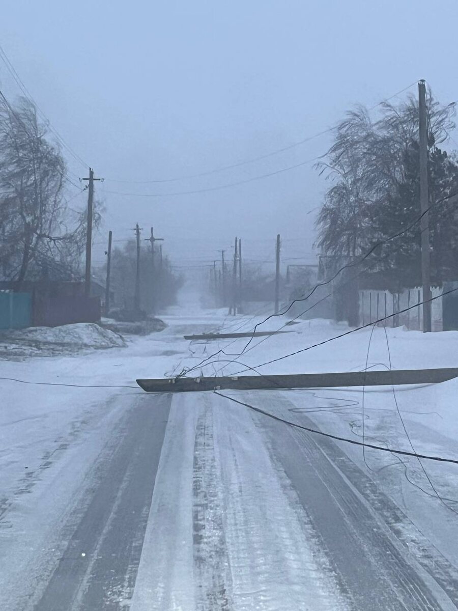 столбы просто устали и прилегли отдохнуть :)
