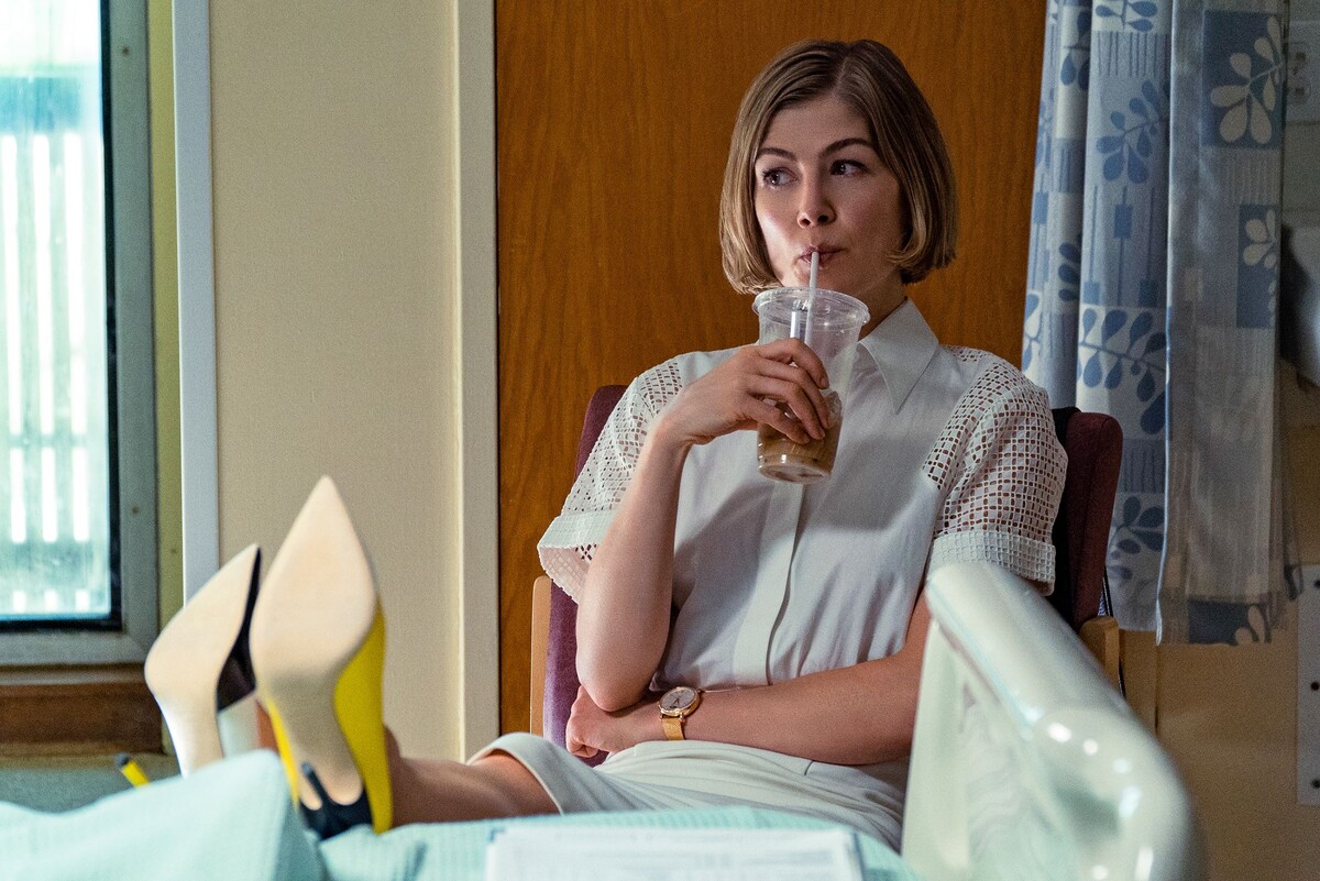 Розамунд Пайк в фильме "Аферистка"  Идеальная исполнительница на роль Анны, героини "Сюжета" и "Сиквела"