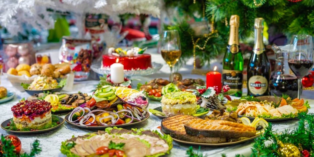 Как накрыть Новогодний стол стильно и бюджетно. Грамотные рецепты праздничной еды. Экономим с умом.