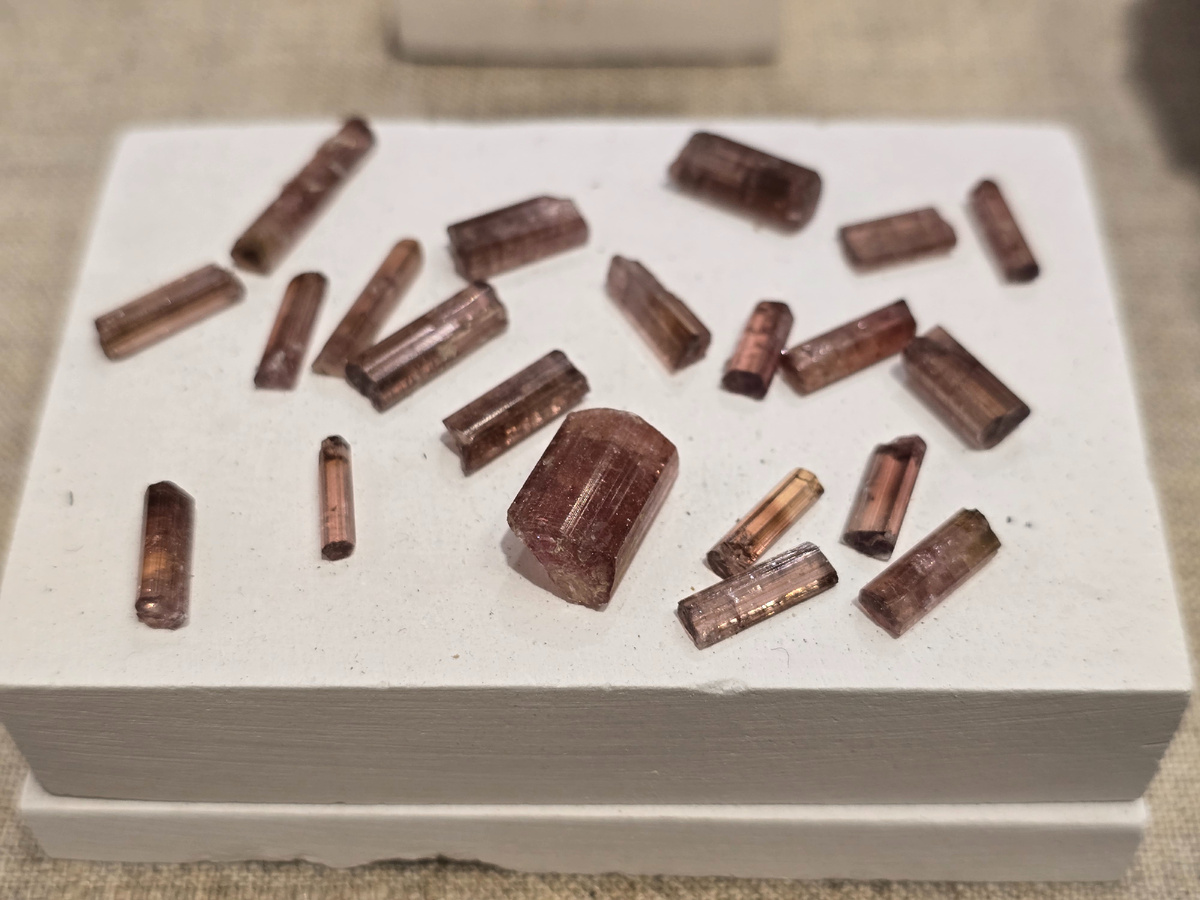 Турмалин розовый (рубеллит), Читинская область, Борщевочное месторождение