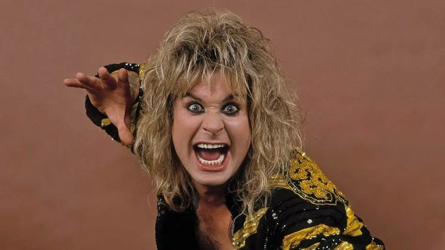 Оззи Осборн — клоунада перед камерой, 1986. Оззи в Poplar Creek Music Theater в Хоффман Эстейтс, Чикаго, Иллинойс, 13 июля 1986 года. (Фото: Paul Natkin/Getty Images)