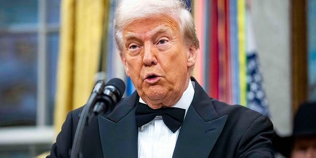 В США подали в суд на Трампа на фоне истории с бальным залом