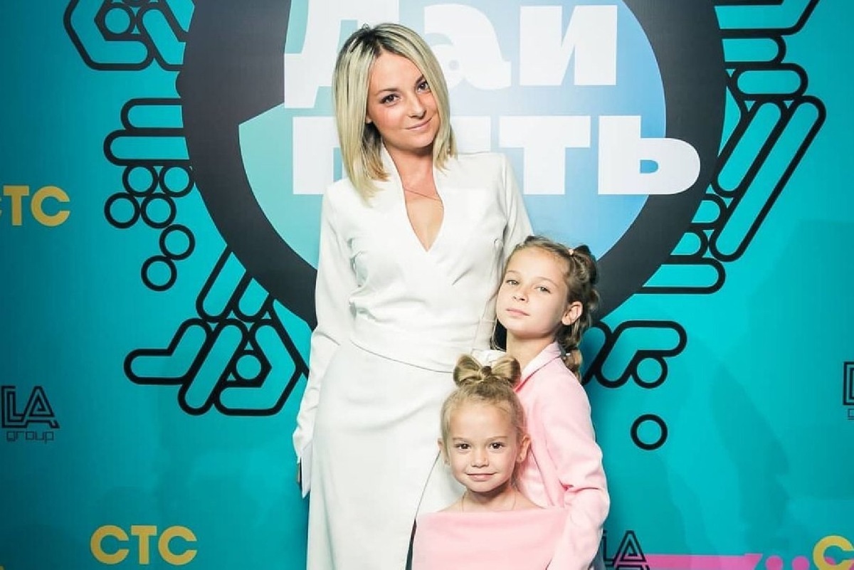    Дарья Сагалова с дочерьми Елизаветой и Стефанией (Фото: Instagram*/@dariasagalova)