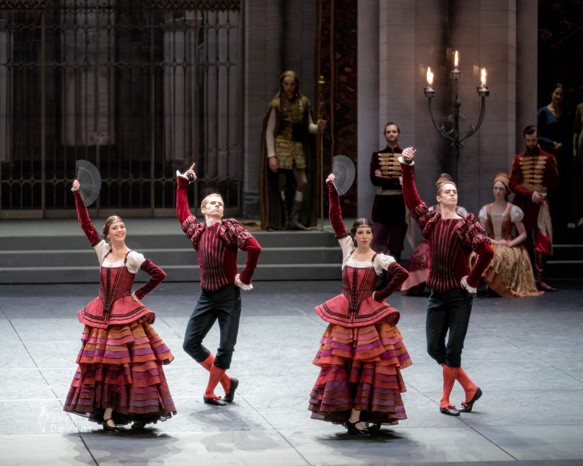 Старинная сарабанда - часть современной оперной классики