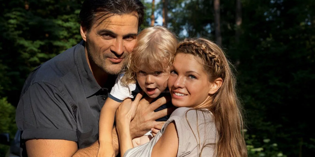 «На следующее утро после свадьбы оказался в кровати с незнакомкой». Александр Дьяченко - неожиданные повороты судьбы и главная женщина