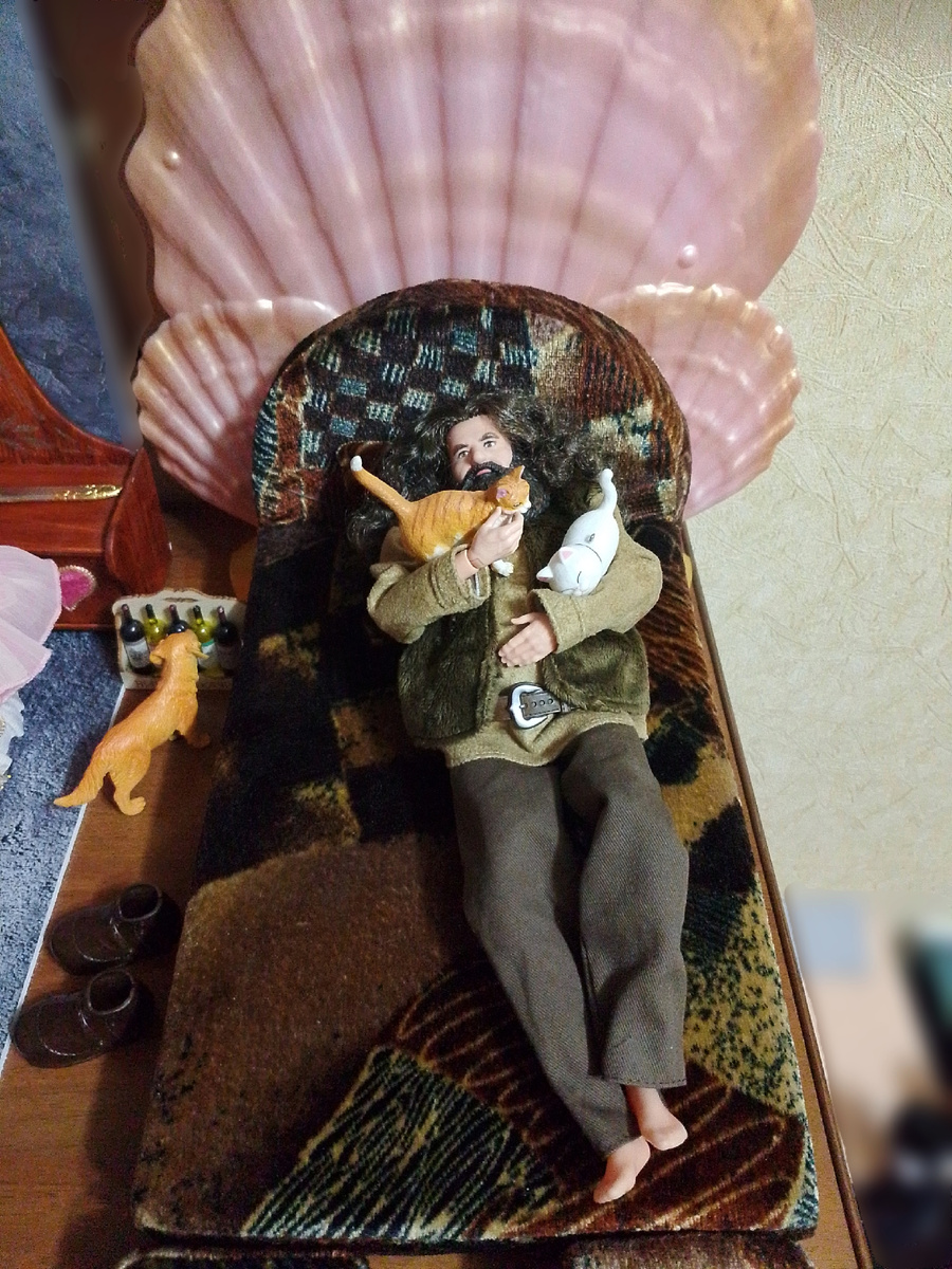 Щелкун пришёл из леса уставший