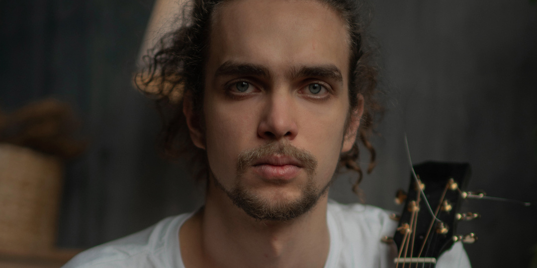 «Cемь песен о природе зла и о том, что после него остается», — так описывает свой новый альбом лампабикт.