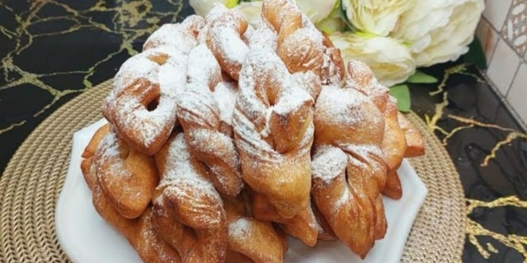 Как я готовлю хворост на кефире: обычно одной миски нам мало (вергуны по рецепту моей бабушки)