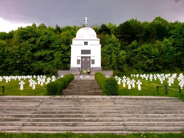 Кладбище пособников гитлеровцев из дивизии СС Галичина